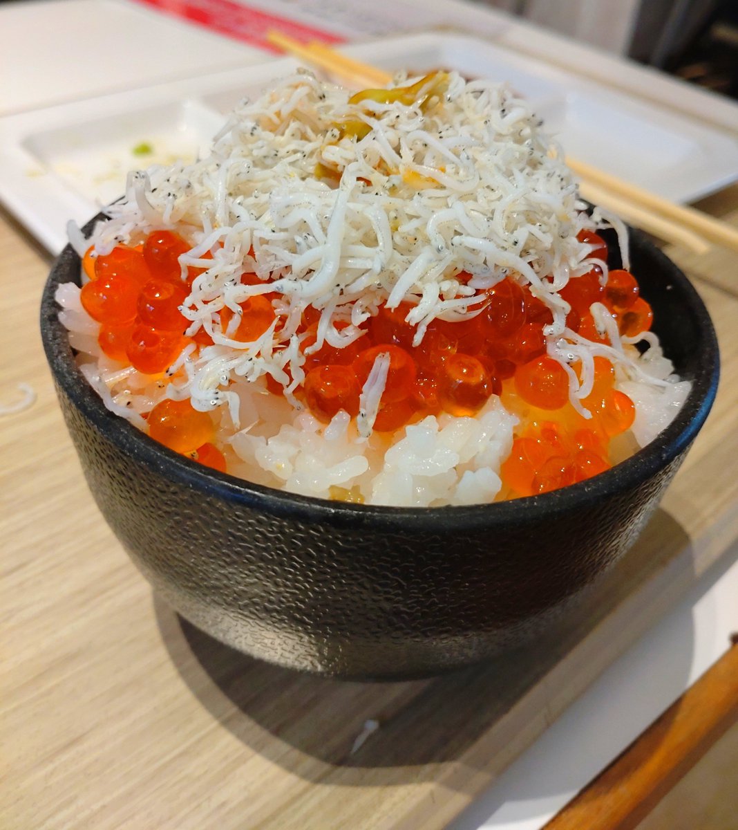 8frDcu8's tweet photo. 息子ちゃん特製
わんぱくしらすイクラ丼❤
(´ ｡・ω・｡)っ◥█◤~㌧

あ！私誕生日でし꒰՞ᴑ̴̶̷̤́ᾥᴑ̴̶̷̤́՞꒱
みんな
お祝いしろよw！！！
#湯沢 https://t.co/NqtE0sGsEn