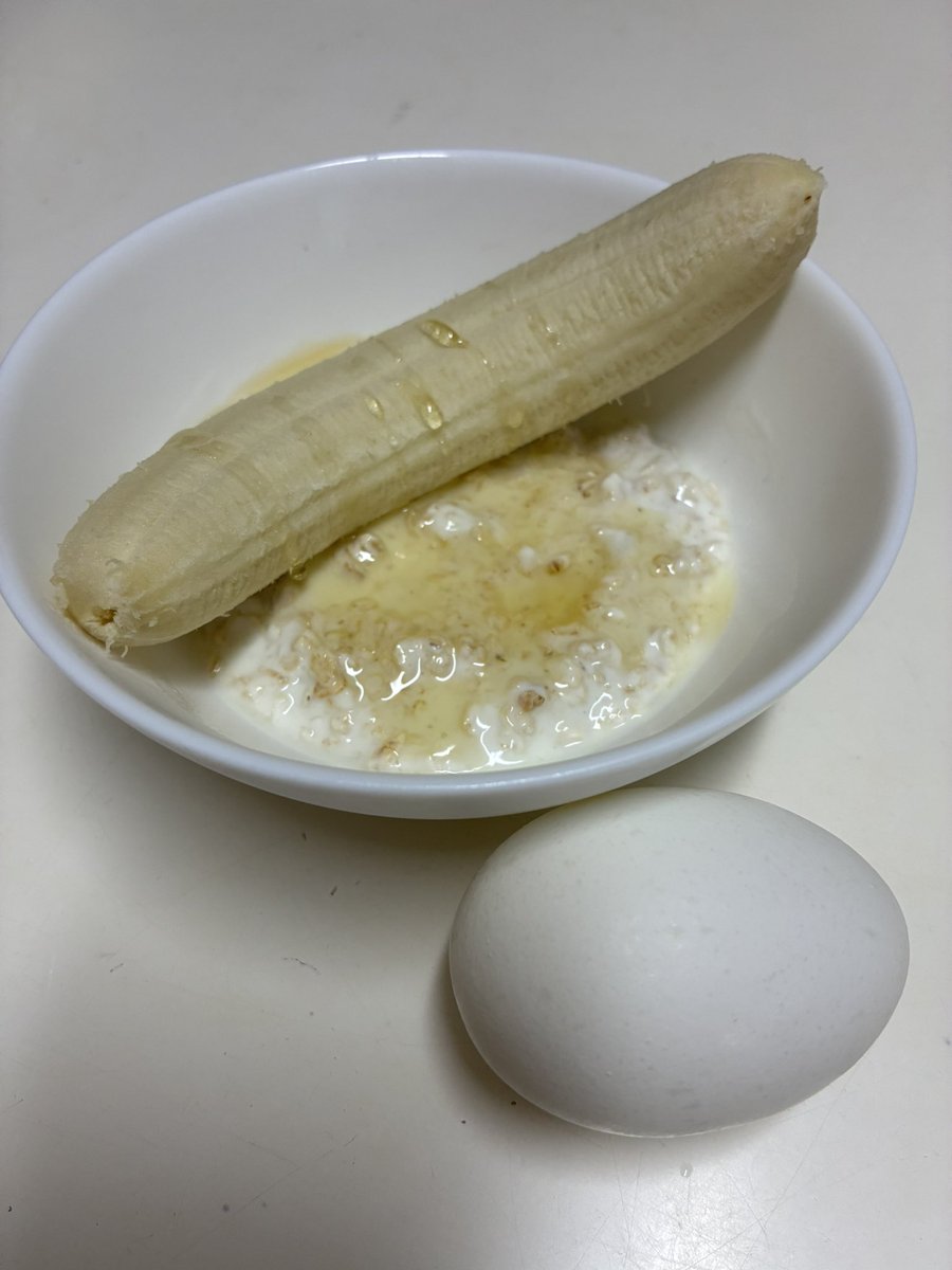 pluto8321's tweet photo. それ、おいしいの？と聞かれる私の朝ごはん笑とにかく白い！！ https://t.co/vsIC9qzqP6