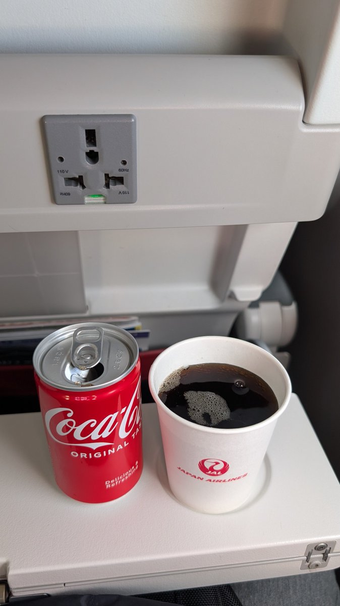 JGC18124375's tweet photo. ここ数日暑さもあまり感じなくて子供の頃の夏はこんな感じだったな、と思い出しました☀
ビル街の木陰も涼しそう🌳

何かと気ぜわしくポストしてなかったけど飛行機にも乗って変わらず元気に過ごしてます https://t.co/qmLLkY99a6