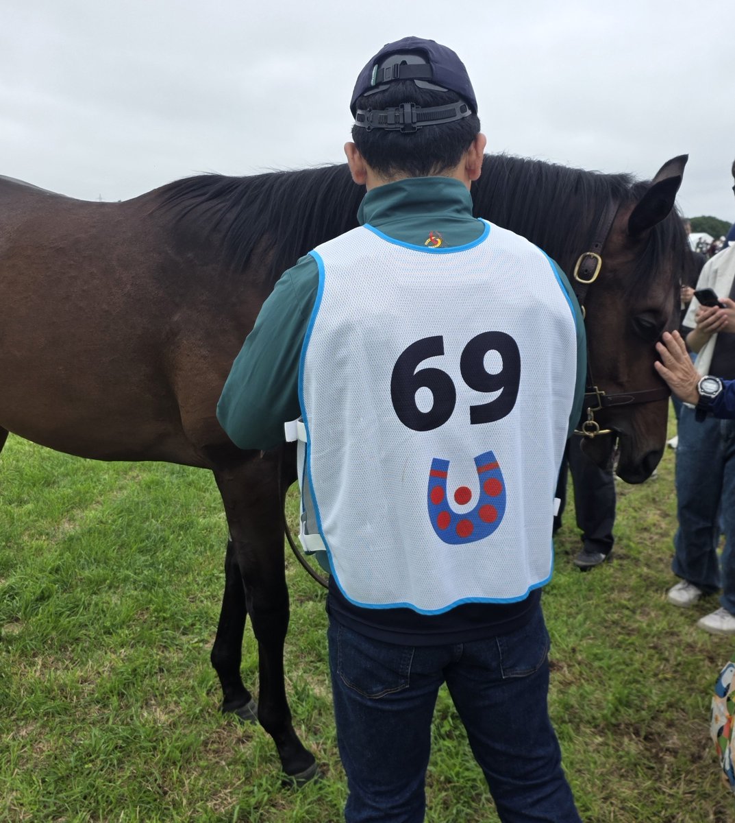 tabaggio10's tweet photo. 手頃な牡馬で最後まで悩んでるのが
69チャーチクワイア池添学
33サラーブ宮田
なんで買いやすい良血いつも池添、宮田ばっかなんよ

シスキン魅力だが、ローズウィスパーいくから2年連続2頭出資には抵抗あり

宮田はミラージュノワール壊してくれたから、シルステな時点で不安しかないしシャトブラいく https://t.co/6cvJsS820g