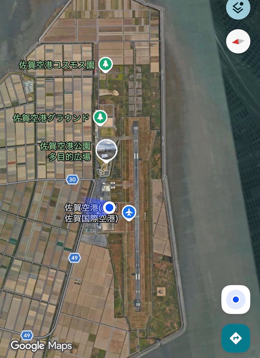 MoonLaityVT's tweet photo. これは何度見てもヤバい構造の佐賀空港

滑走路1本の誘導路無し！！ https://t.co/bePhRnTFXZ