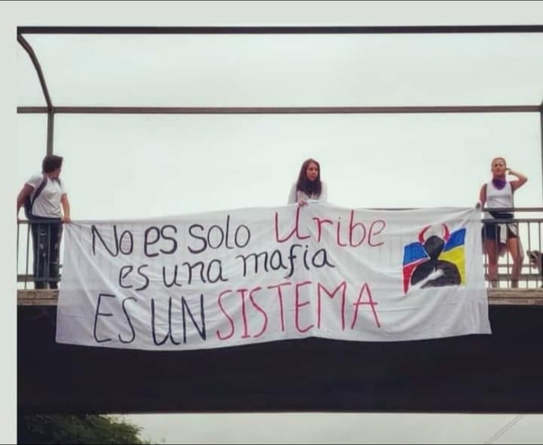 SergioAndresBu3's tweet photo. @revistaRAYA Píldoras "PARA" La Memoria #ElLegadoDelNarco82 ÉL #MATARIFE #ElCáncerDelPaís #ElTravieso #12Apóstoles #CONVIVIR #PARACOS #BACRIM #ClanDelGolfo #AUC #FalsosPositivos #DesplazamientoForzoso #BALDIOS #TESTAFERROS #GENOCIDIO 💀 La #GenteBien Los #MediosManipulados y #FirmePorLaMafia https://t.co/sVvhszmsT6