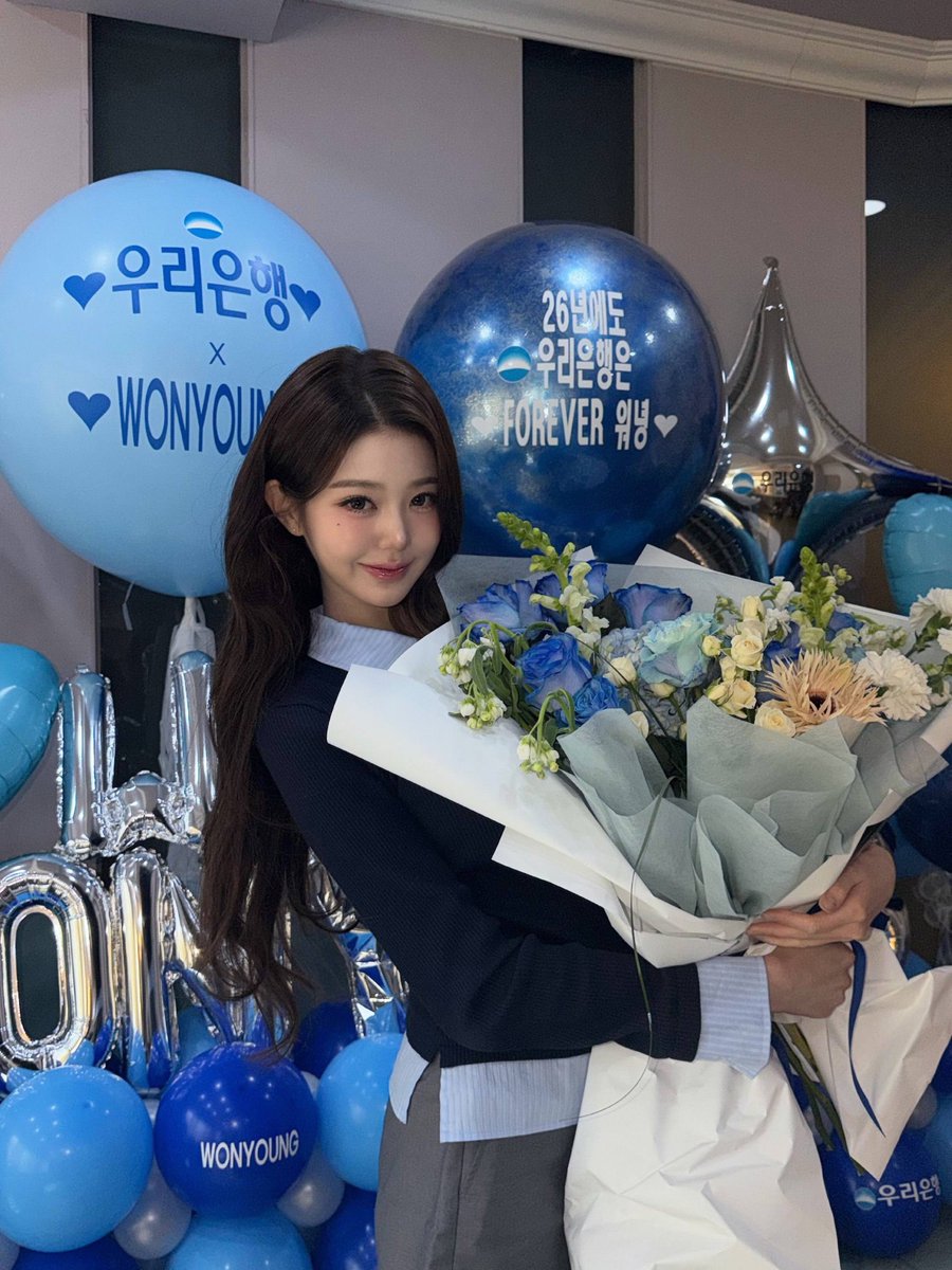 wonyoest's tweet photo. i kept staring at the blue flowers because they were so beautiful ㅎㅎ thank you for making today such a lovely memory! 🌼 https://t.co/8FnsUIUAwb