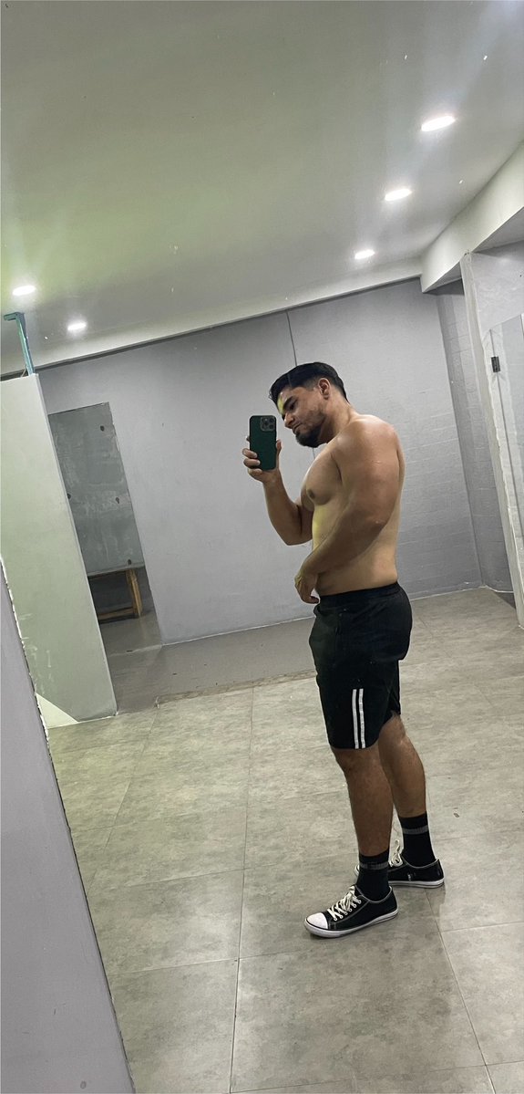 elmarcosjosue's tweet photo. chest day has done https://t.co/9RgMezFTdR