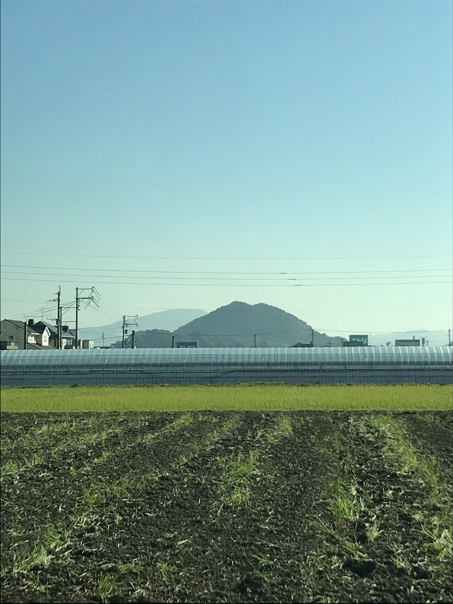 Yuttanshara0002's tweet photo. ベネズエラの詩人オスカル・エンリケ・プリエトが育った町、バライベド。
そして、私の原点、筑豊。
遠く離れた二つの土地から、それぞれの詩人が故郷の名を呼ぶ。
自分自身の根を見つめる想いと愛情がそこにあります。
あなたの故郷は、どんな風景ですか。
#Gossamer
#ベネズエラ
#筑豊 #詩人 https://t.co/VxI3IgdvTd