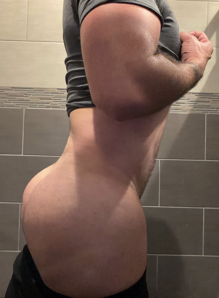saintalecs's tweet photo. Did arms on my birthday. 
Also no worries I’m bringing the cake myself 😏 https://t.co/JBlqNa8USB