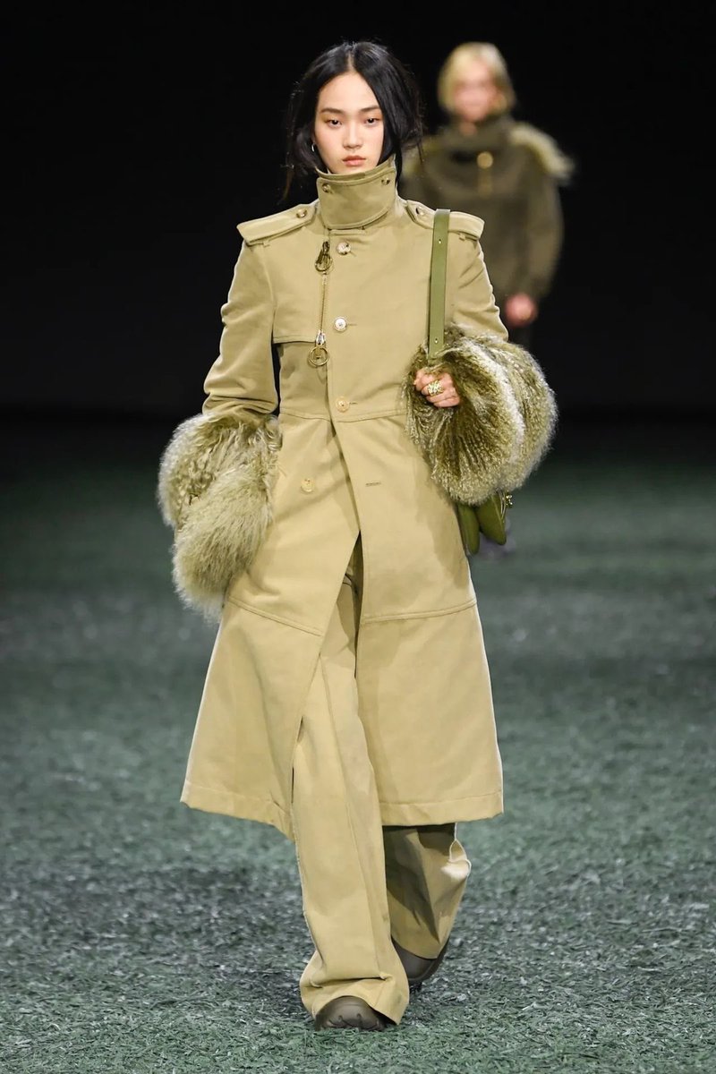 Mimiboards's tweet photo. Burberry Fall 2024 Ready-to-Wear Collection https://t.co/m7634n2lJT