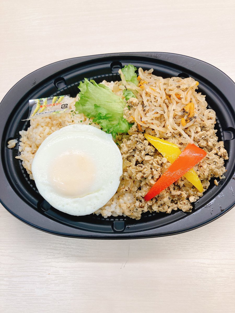 corchalotemachi's tweet photo. おはようございます☀ 本日も宜しくお願い致します🤗
🍱定食屋さんのあんかけチキンカツ
ボリューム満点お野菜も食べられます💁‍♀️
🍱本格派ガパオライス
🍱お結び弁当ごま塩(黒米)わかめコーン
(玄米)
🍱腸レボリューション　腸を整えて健康な毎日をお過ごし下さい💁‍♀️ https://t.co/uU2ceqgfGu