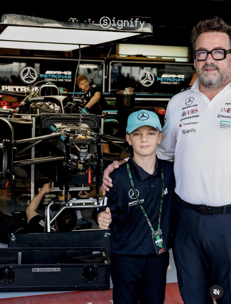 Nan43485950's tweet photo. ปัดไอจีเจ���เด็กในโครงการ Mercedes Amg F1 team junior คนนึงชื่อน้อง Many หน้าเหมือนออสการ์เวอร์ 555555 แล้วรูปในไอจีแต่ละรูปหน้าตายแบบออสมาก 😂 https://t.co/1LyGJn5VTU