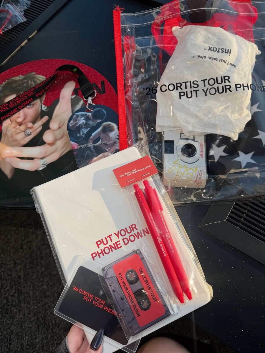 cortisnation's tweet photo. THEY GAVE COERS PYPD GIFT PACKAGES IN TORONTO OH MY GOD https://t.co/FcRiXXYBGN