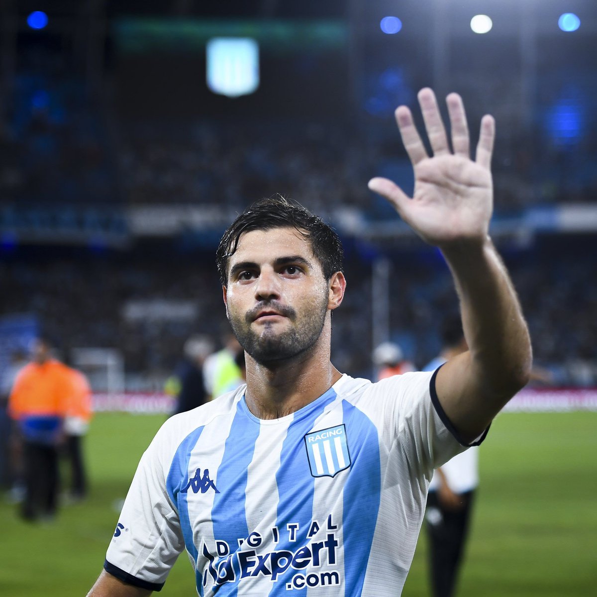 FMotti17's tweet photo. ℹ️ Según informa @juampideluca_ en @RacingManiacos, aún no hay acuerdo entre #Racing y #VascoDaGama por Sosa por algunas cuestiones impositivas y además, una cláusula en el caso de que el club brasileño NO cumpla con el plan de pago.

❗️ No está caído pero tampoco está cerrado. https://t.co/C9vFDhiH8t