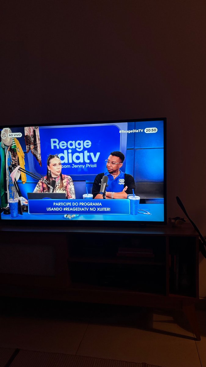 alcoolistapsi's tweet photo. HORA DO JORNAL NACIONAL #reagediatv #jenniprioli https://t.co/5DWuaKtLUV