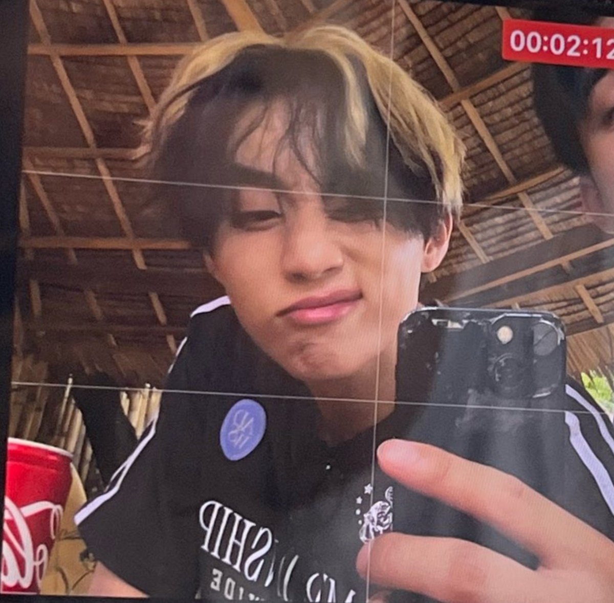 kkochinam's tweet photo. welcome back sunwoo and his wrecked iphone https://t.co/63x0f4Cp5A