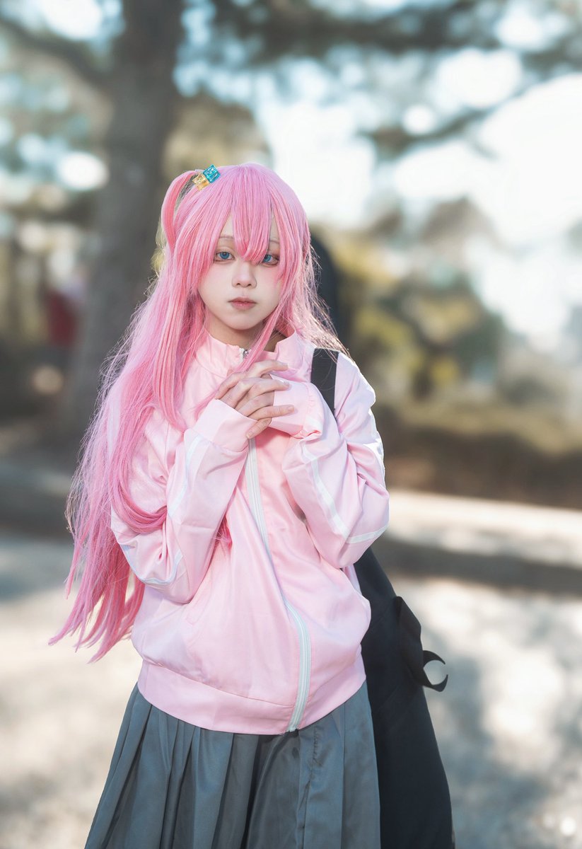 sitisan0703's tweet photo. 【Cosplay/後藤ひとり】
━━━━━━━━━━━━━━━

『悩んでるうちに乗り遅れて、気づいたらひとりぼっちな子』

━━━━━━━━━━━━━━━
 #アコスタ鶴舞  #ぼっち・ざ・ろっくコスプレ https://t.co/6SJGd6virP
