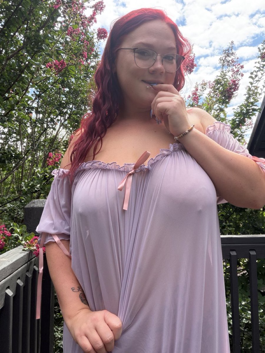 Thick_Rebecca's tweet photo. Beautiful day isn’t it ❤️ https://t.co/RVFTTATnbl