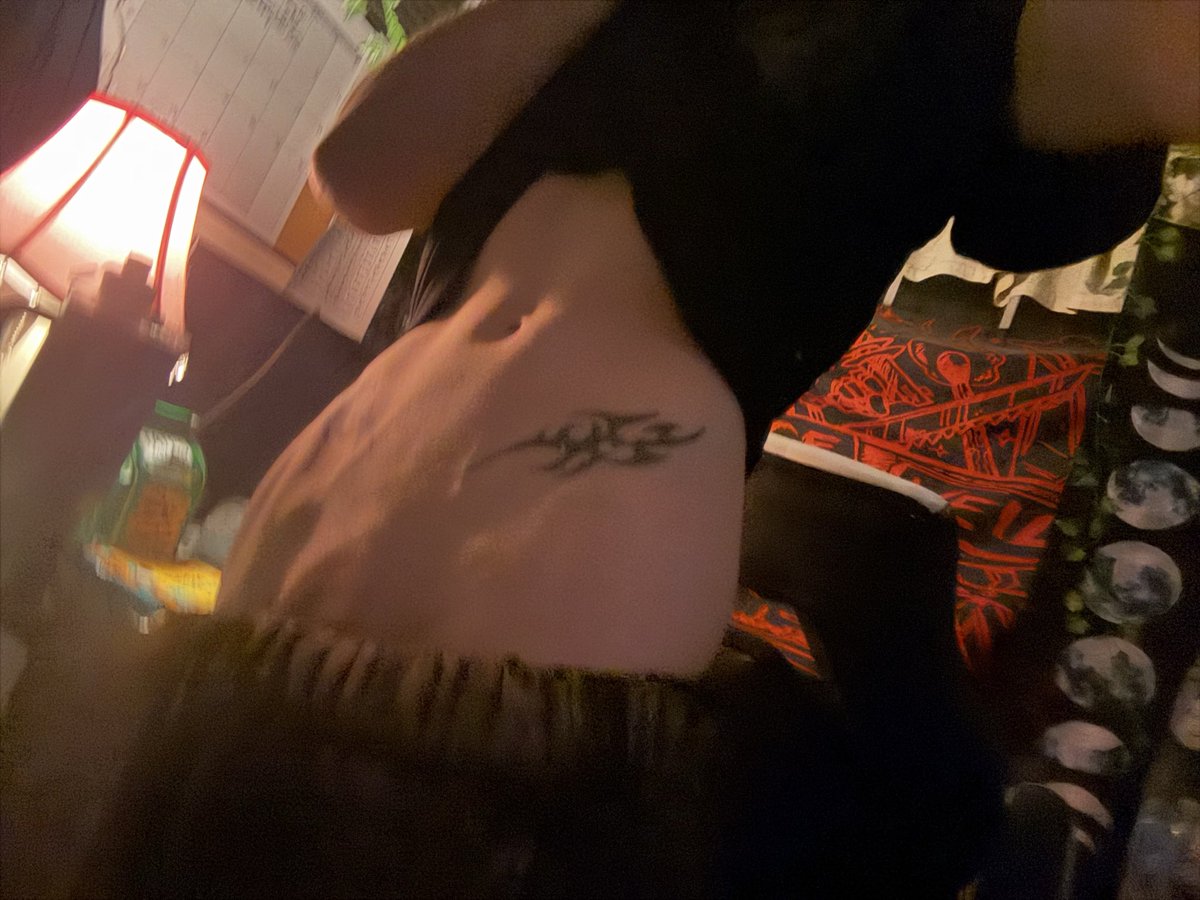 Qlfeca's tweet photo. Tummy :3 #twink #femboy https://t.co/bFvFS4HfZw