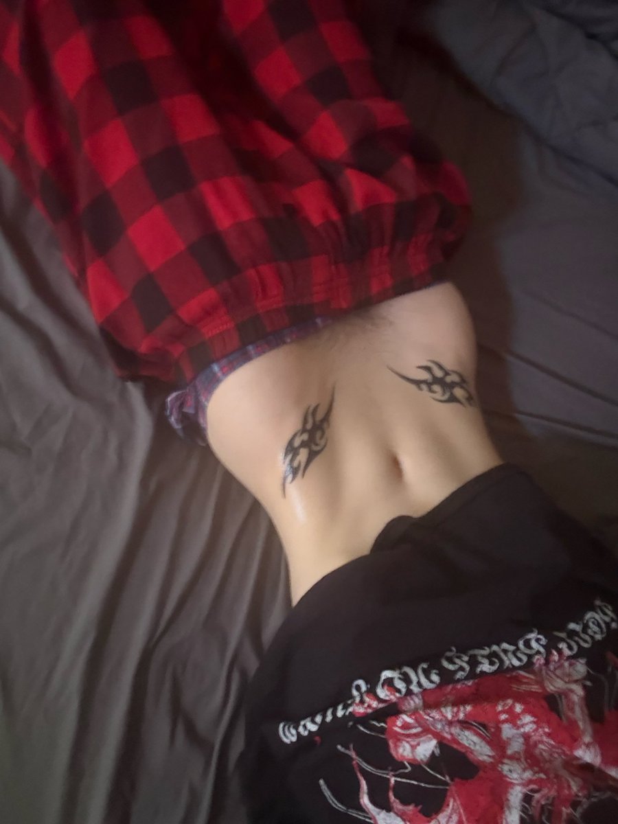 Qlfeca's tweet photo. Tummy :3 #twink #femboy https://t.co/bFvFS4HfZw