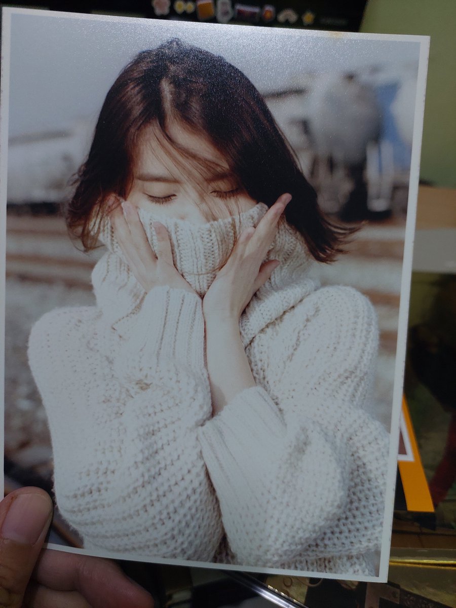 miraliyana's tweet photo. Was cleaning up my room last weekend and came across photos of my loml from 2013...
It's been so long already... 🥹
The traces of time can be seen along the edges of the photos. 🥰
#IU #ModernTimes https://t.co/fmggQS1Z9D