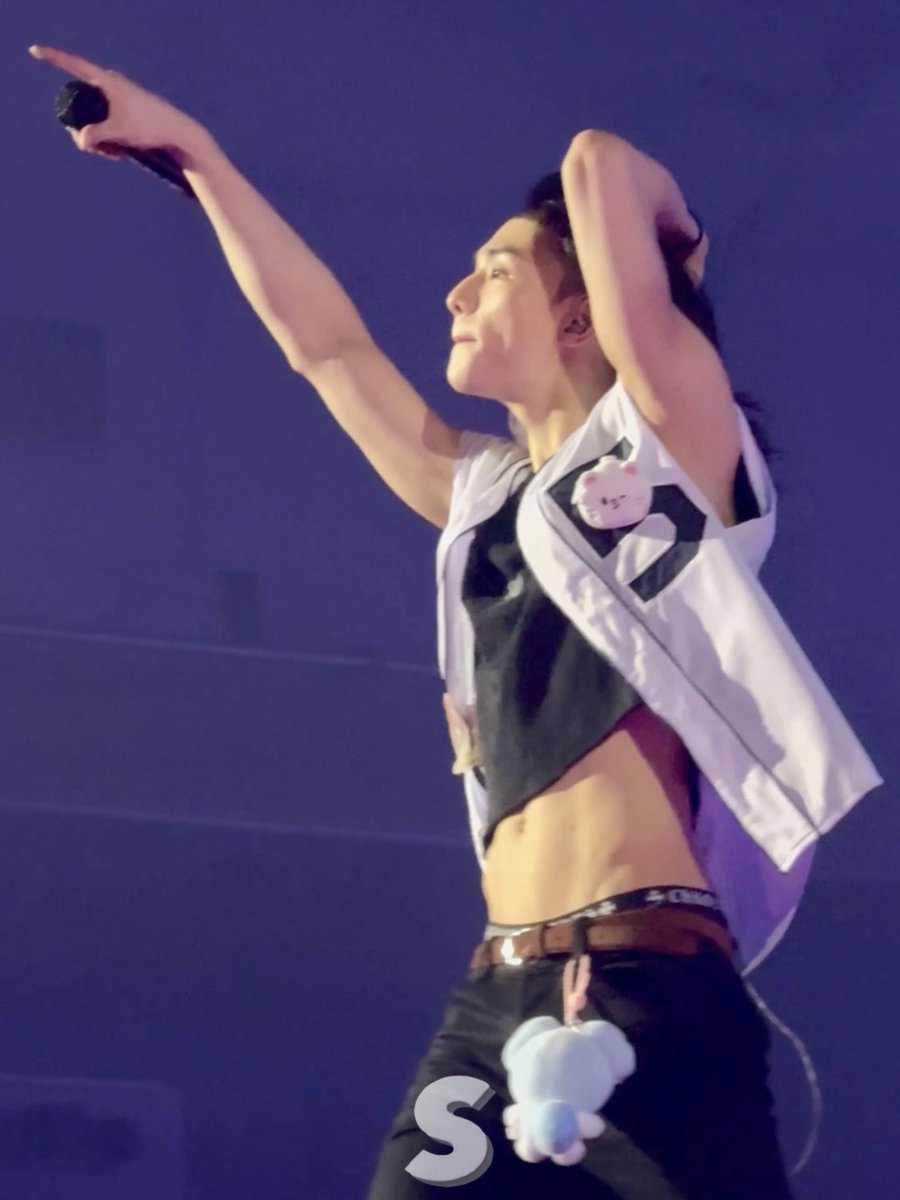 SerenaLai0721's tweet photo. Beautiful muscle 💪🏼
#StrayKids #스트레이키즈 
#UNVEILTRACK 
#StrayKidsComeback
#RUN_IT #RUN_IT_SEOUL #THIS_AND_THAT 
#현진 #hyunjin #鉉辰 #ヒョンジン #stheeggplant 
#theeggplantforhyunjin https://t.co/cgDMBEAwRM