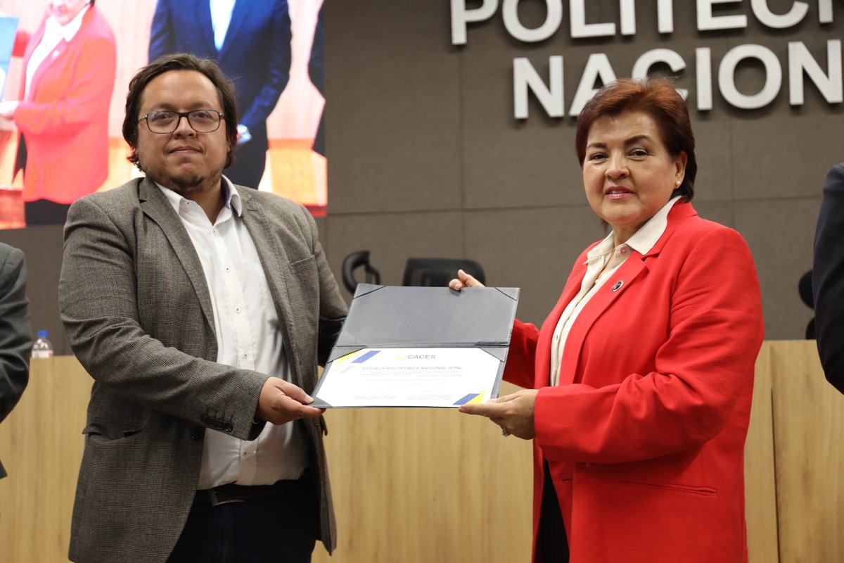 Caces_Ec's tweet photo. La presidenta del #CACES, Ximena Córdova, y el consejero Wladimir Paredes participaron en la entrega de certificados de reconocimiento a 15 carreras de ingeniería de la @EPNecuador con el sello #EURACE.

Un reconocimiento que fortalece la calidad de la educación superior. https://t.co/uLldRaLYFW