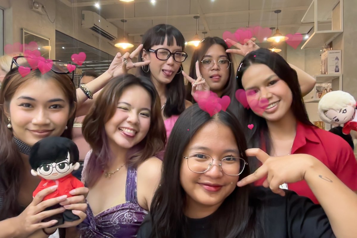 din0ran5's tweet photo. i finally found the time to post my sexy group photos with my sexy friends. feast your eyes on the prettiest women https://t.co/QBWnWxnIyn