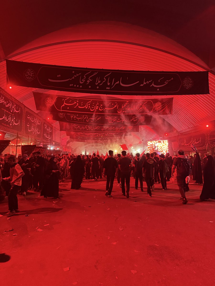 mim_dhy's tweet photo. داره حس وابسته‌گیم به اباالفضل 
منو می کشونه به علقمه…
#مشایه
#اربعین۱۴۴۸ https://t.co/wXILPcTjhN