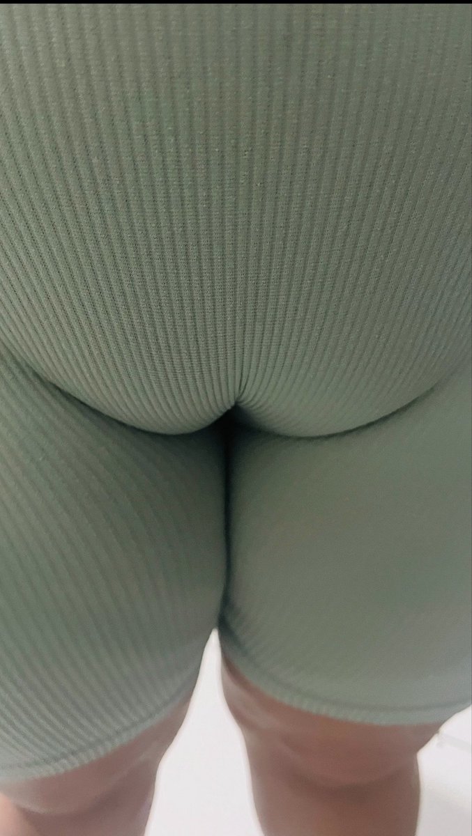 _obstinadoo's tweet photo. Gosto de exibir minha esposa assim em público, será q ela gosta de chamar atenção? 🤭 https://t.co/ZRwzGMdjzo