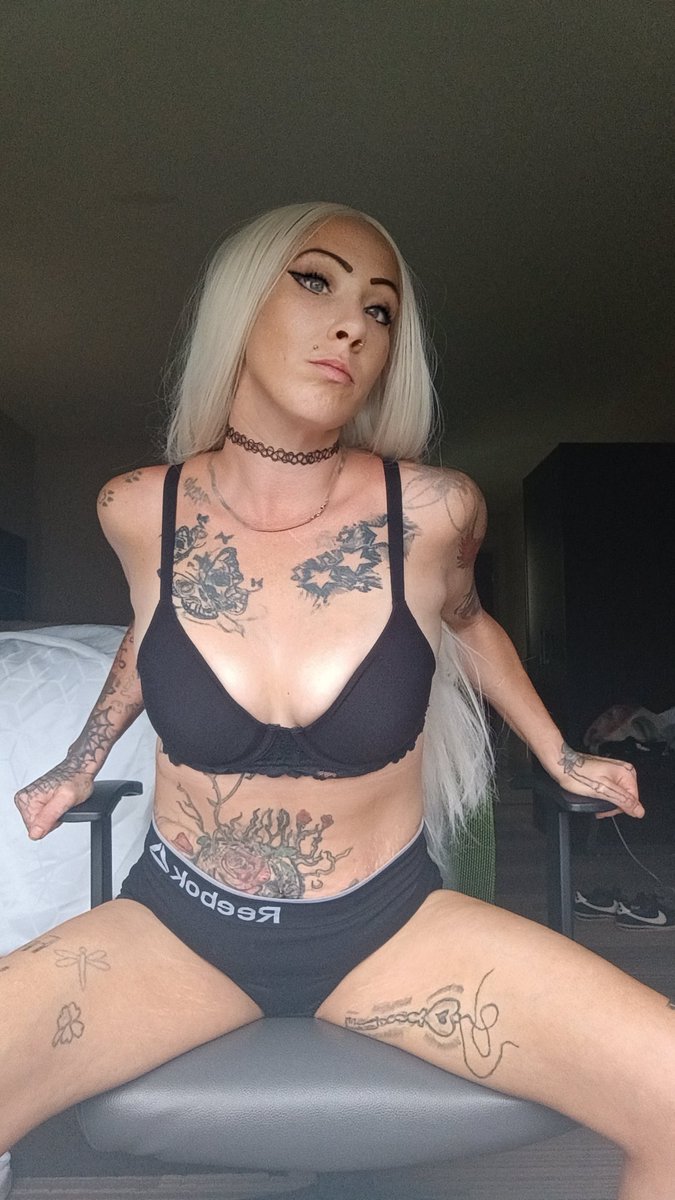 trinadiaz821's tweet photo. Please hurry baby I'm super horny subscribe so we can cum together https://t.co/3KmGIHGaTv https://t.co/vuj8qANmFj
