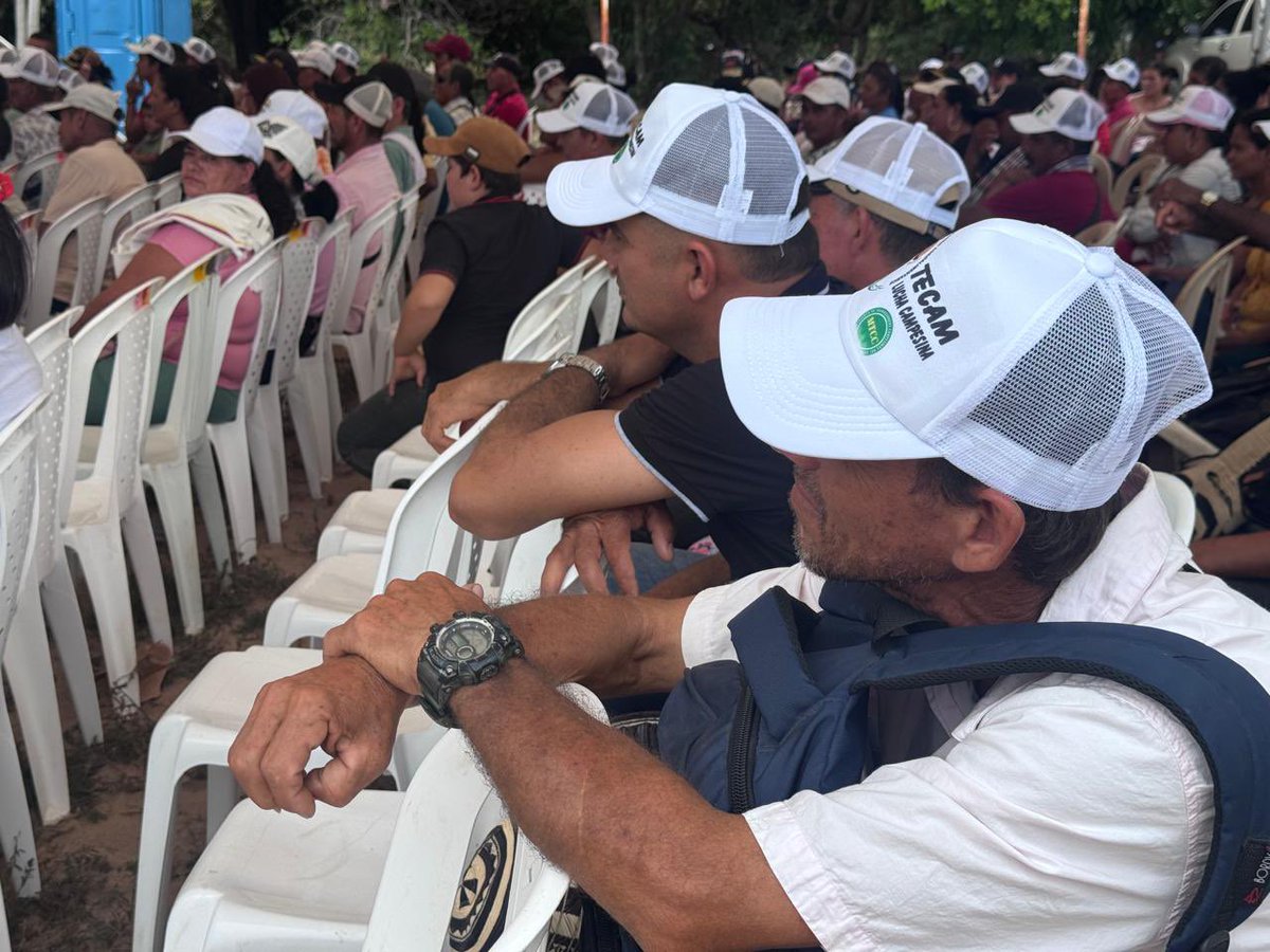 MMtcc36831's tweet photo. El campesinado avanza en la defensa de la vida y del territorio,  hoy dimos un paso más. Realizamos de la mano de la @AgenciaTierras y el ministro de Agricultura la audiencia pública de nuestro TECAM Lucha Campesina en los municipios de la Gloria y Pelaya. https://t.co/6yamf4sjUa