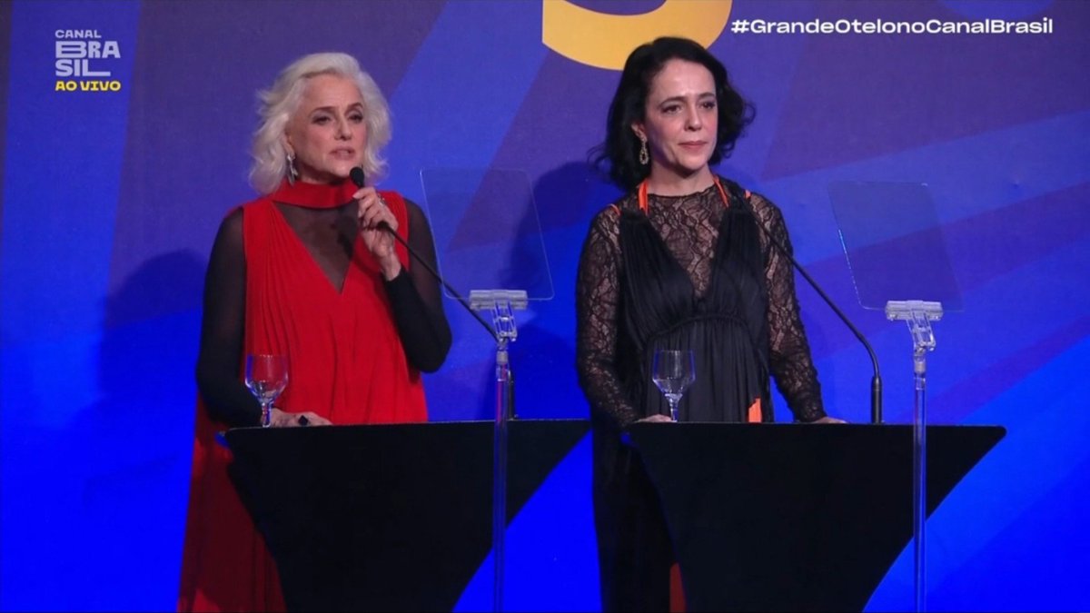 jotauelleia's tweet photo. a marieta severo tá tão linda apresentando o grande otelo meu deus que mulher elegante fina chic https://t.co/egAmvuzd7A