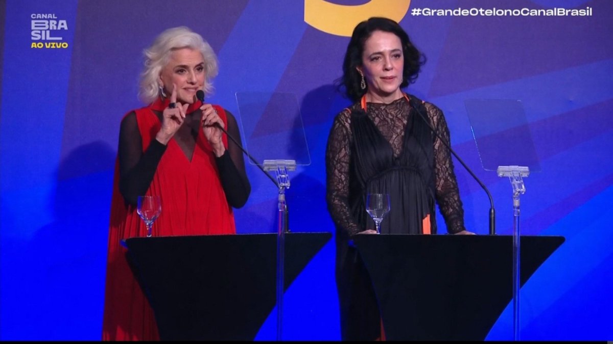 jotauelleia's tweet photo. a marieta severo tá tão linda apresentando o grande otelo meu deus que mulher elegante fina chic https://t.co/egAmvuzd7A