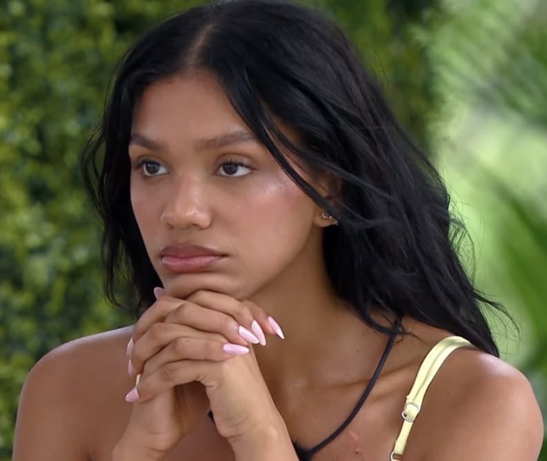 mimionmarss's tweet photo. her face card is actually so insane. she’s so sunshine coded https://t.co/pXANnzB8y0
