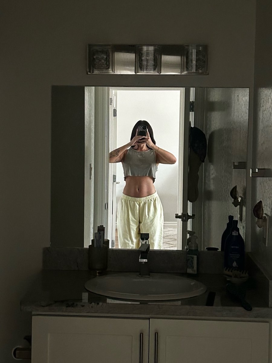 imnotlexismith's tweet photo. Tummy Tuesday https://t.co/Wrn7YHBmzU