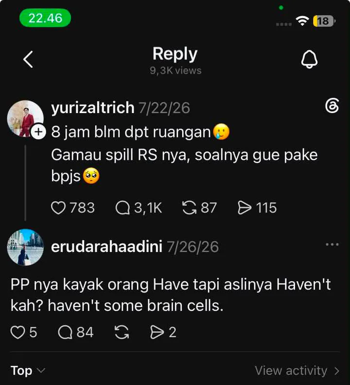 KapudS640's tweet photo. Jadi keinget ucapan salah satu dokter spesialis bedah anak sekitar empat tahun lalu.

Beliau masuk ke ruangan anakku, terus bilang,

👨🏿‍⚕️: "Udah nggak bisa diapa-apain lagi, percuma. Nggak bakal panjang umur."

Aku sama suami cuma bisa saling pandang. Begitu dokternya keluar ruangan, kami langsung nangis.

Padahal FYI, beliau bukan dokter yang menangani anakku, cuma visit aja.

Bahkan nggak ada kalimat kayak, "Semangat ya Pak, Bu. Kita usahain yang terbaik. Nanti kalau dirujuk semoga operasinya lancar dan Ade bisa sembuh."

Belum juga diusahakan apa-apa, tapi sudah langsung divonis "nggak bakal panjang umur."

Setidaknya sebagai orang tua, kami sudah berikhtiar semaksimal mungkin buat pengobatan anak.

Akhirnya anakku dirujuk ke rumah sakit yang fasilitasnya lebih lengkap dan ditangani profesor terbaik.

Selama di rumah sakit, beliau selalu menjelaskan semuanya dengan detail. Mulai dari efek samping, tindakan operasinya, sampai kemungkinan terburuknya. Semua dijelaskan dengan baik, jadi kami bisa lebih legowo menerima apa pun hasil akhirnya.

Bahkan waktu anakku kritis, para tenaga kesehatan berjuang mati-matian. Mereka juga sempat memelukku sambil bilang,

"Sabar ya, Bu. Ikhlaskan ya. Ade sekarang sudah nggak sakit lagi."

Empat tahun sudah berlalu, tapi setiap kali aku dan suami lewat depan tempat praktik dokter spesialis bedah anak itu, luka karena ucapannya masih tetap terasa.

Turut berduka cita atas berpulangnya almarhum yurizaltrich.

Selamat beristirahat. Sekarang sudah nggak perlu nunggu kamar lagi ya, Kak.

Titip salam untuk putriku.

Aku berdoa semoga Allah memindahkan pahala dari orang-orang yang berkomentar jahat di utasmu kepadamu. Semoga Allah meringankan hisabmu dan memberimu tempat di Surga Firdaus atas kezaliman yang kamu alami.

Sampai bertemu nanti dengan para pemilik komentar jahat itu di yaumul akhir.