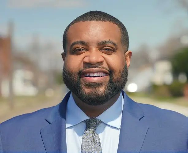 LeftistWins's tweet photo. 🚨 BREAKING: Donavan McKinney has defeated corporate-backed and Israel-first incumbent Shri Thanedar in the Democratic primary for Michigan’s 13th Congressional District!

Because Detroit’s 13th is a safely blue seat, he is heavily favored to head to Washington this November. https://t.co/5KJKvSdzYt