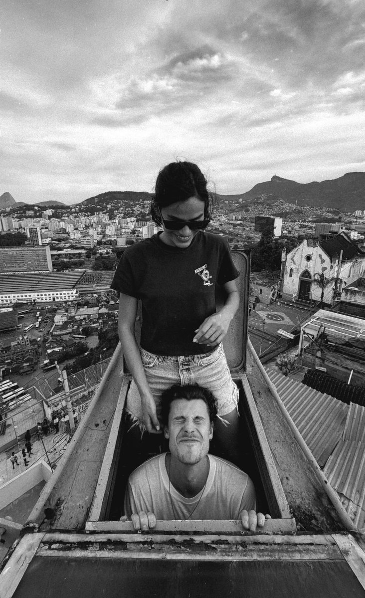 brunamarchive's tweet photo. SOCORRO! Bruna Marquezine e Shawn Mendes via Instagram stories. 😂❤️ https://t.co/3sluFGyESz
