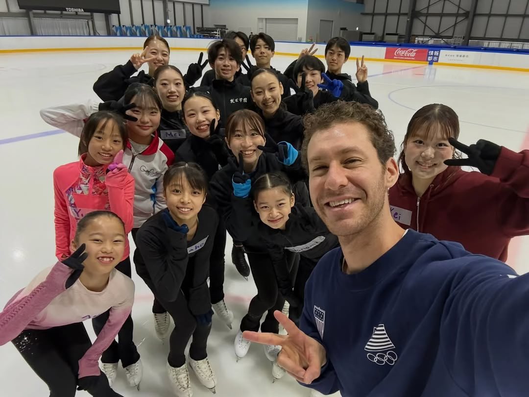 jasonbskates's tweet photo. 先週、日本スケート連盟の皆さん、そして日本のトップジュニアスケーターの皆さんとご一緒できる機会をいただきました。心から楽しい時間を過ごすことができました。皆さんにも楽しんでいただけていたら嬉しいです。🇯🇵⛸️🌟 @skatingjapan https://t.co/eelf7dG1Ch