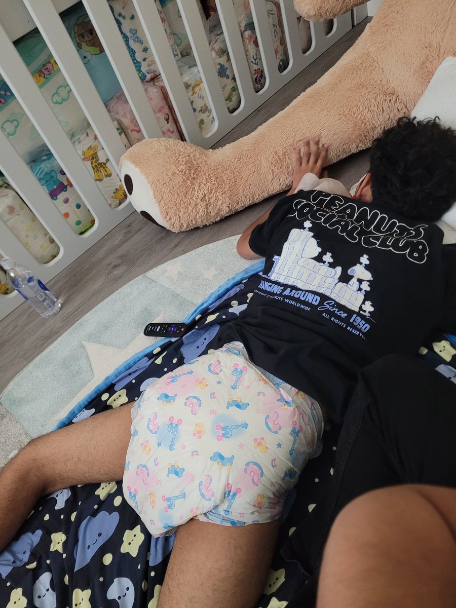 lilpampstar's tweet photo. You snooze, you lose lil bro!

Uh oh... Looks like he lost his potty training too! https://t.co/xjLvE44HTo