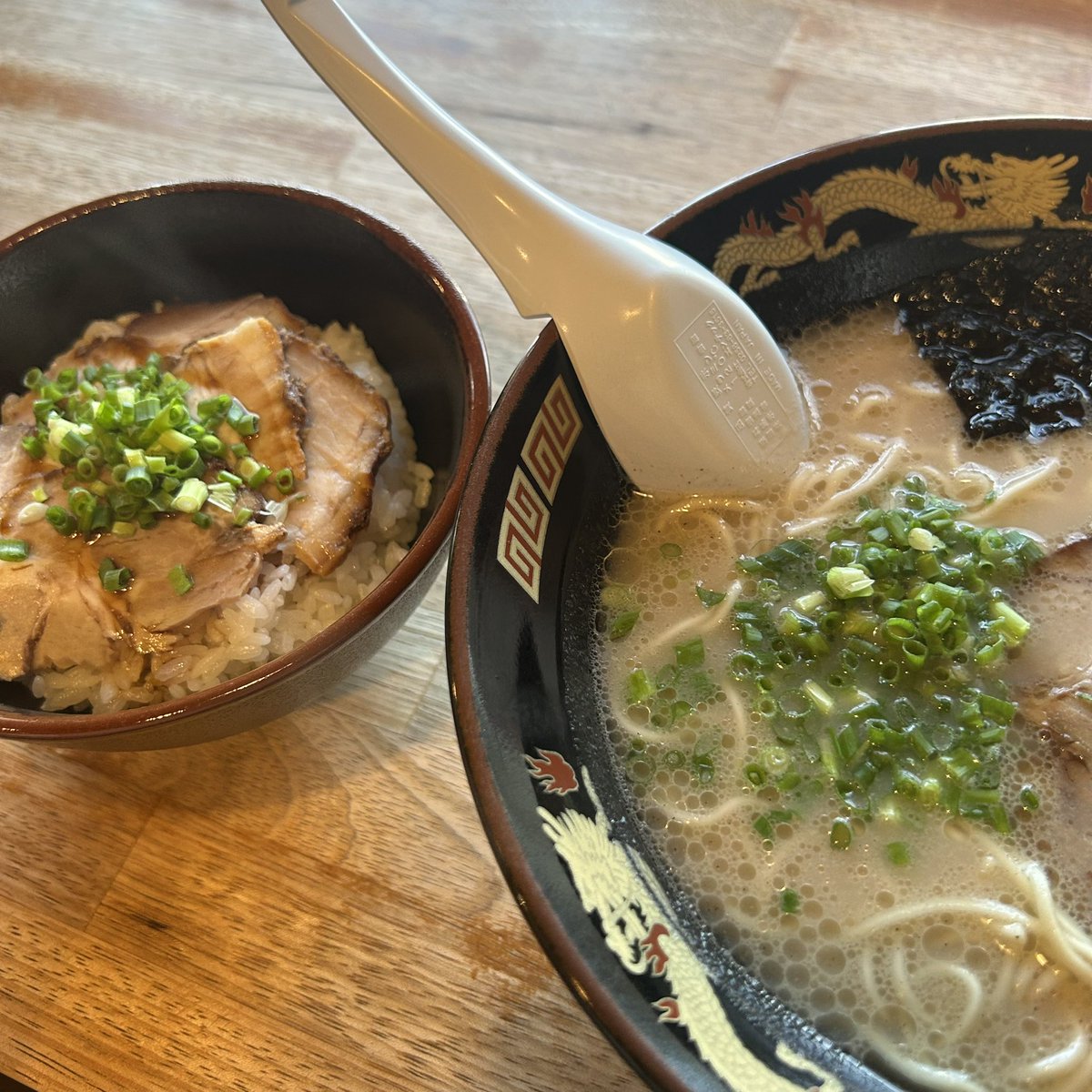 AozBones28's tweet photo. ラーメンと別れられないーー。

寿命が、削られてるーー。
#ラーメン https://t.co/XEjmxItEOg