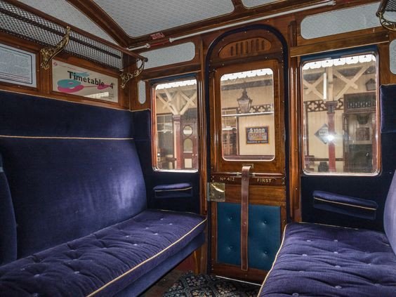 angelaalacchi's tweet photo. En el invierno viajaremos en un vagón de tren
con asientos azules.
Seremos felices...

🐦 Rimbaud https://t.co/2dGsQ6EoAE