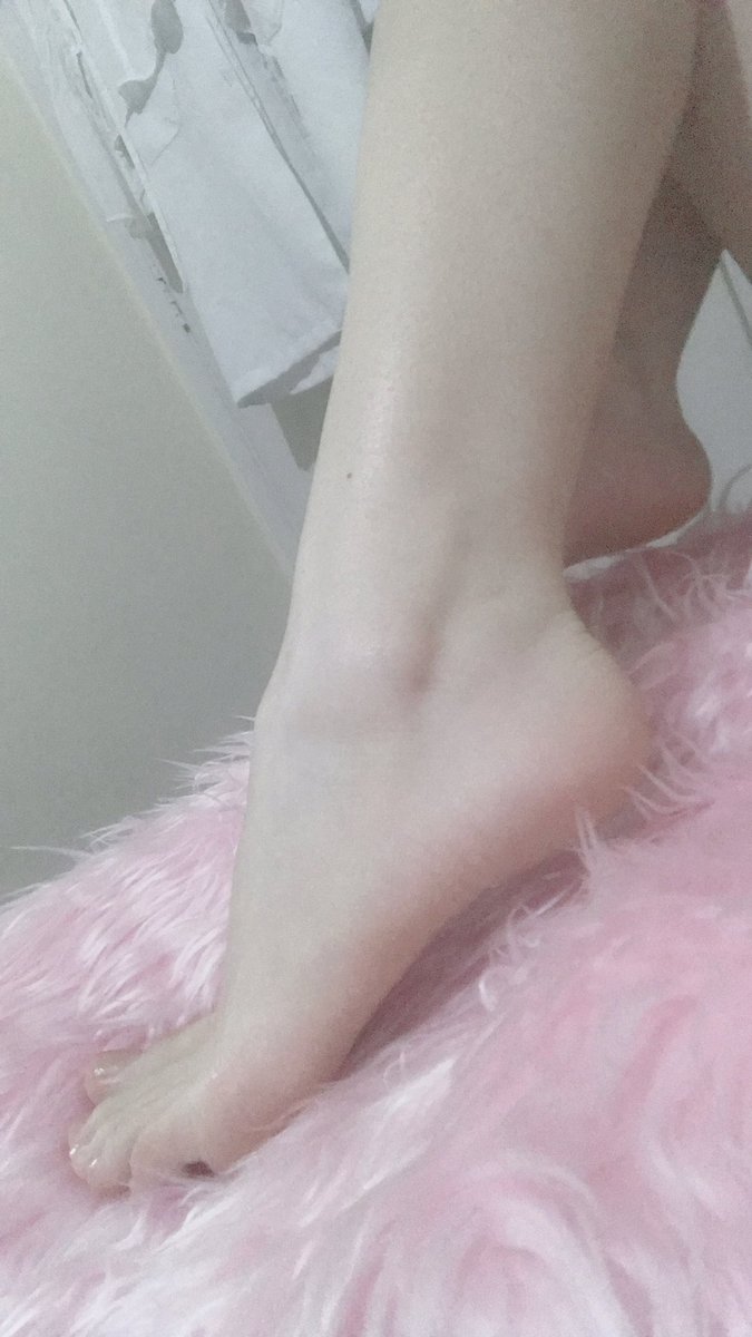 ladyhedonism's tweet photo. princess little feets 💖 rosy and delicate
pezinhos 37 https://t.co/o1HWFtC97B