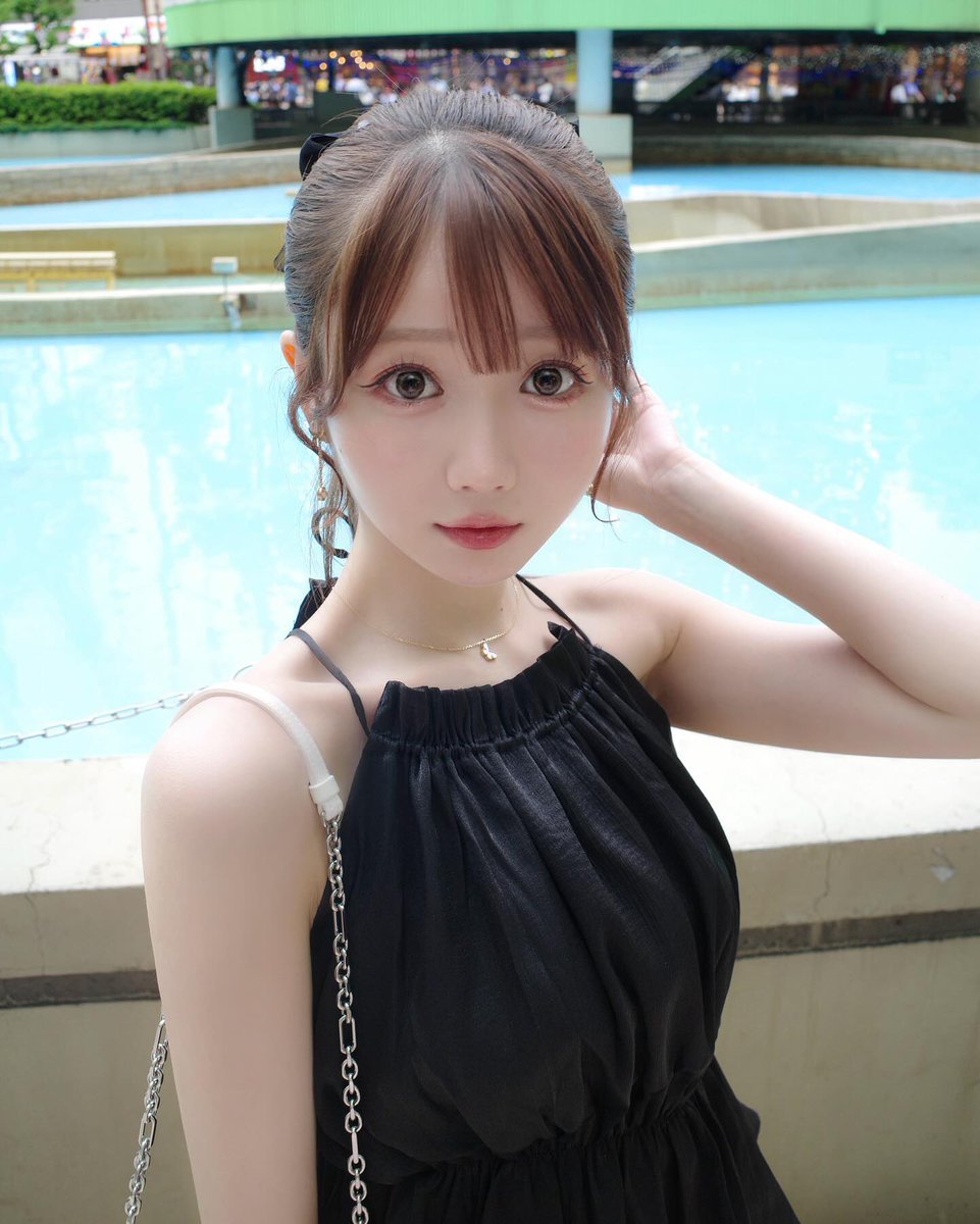 nsqwus's tweet photo. アメスリ、ホルターネックが流行ってる今年の夏を骨ウェが逃すのは勿体なさすぎるので本当にやる気を出す https://t.co/y64RDdr9iZ