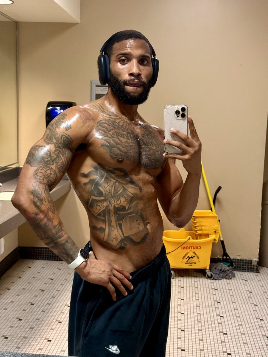 MistaManny's tweet photo. The thing I beat up today was the gym  #ChestDay https://t.co/gIQY6Ywur9