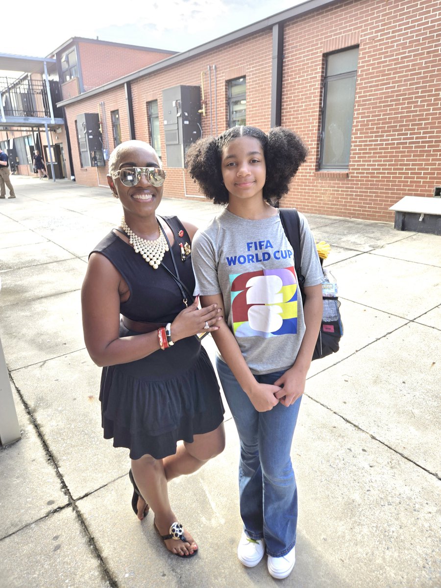 KimCayetano4's tweet photo. Happy 1st day of school, Jordan. We all are cheering for you.
#YouGotThis
#GirlPower
#TigerSTRONG
#8thGradersRock https://t.co/3NVsjyLlTR