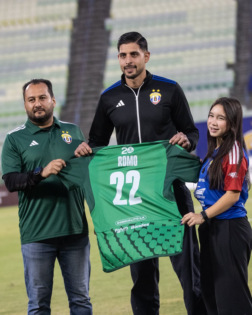 LigaFUTVE's tweet photo. 🤩 • Romo está de vuelta 
🫂 • ¡Qué lujo tenerte en nuestra @ligafutve, Rafa!

📸 • @JPabloLobo 
#LigaFUTVETriunfobet https://t.co/ybPYPRqkkX
