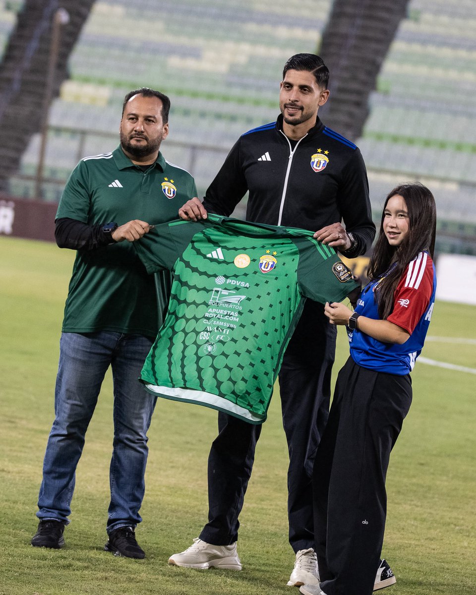 LigaFUTVE's tweet photo. 🤩 • Romo está de vuelta 
🫂 • ¡Qué lujo tenerte en nuestra @ligafutve, Rafa!

📸 • @JPabloLobo 
#LigaFUTVETriunfobet https://t.co/ybPYPRqkkX