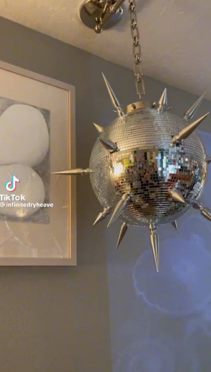 giftedswifted's tweet photo. When you’re a mirrorball but you’re also a mad woman https://t.co/ZsdKrNFw33