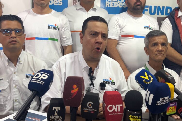 diariodlosandes's tweet photo. Más de mil escuelas cerraron en el país según el balance de Fundaredes https://t.co/LQ4OX4sXDd https://t.co/mQBdpGdAZw