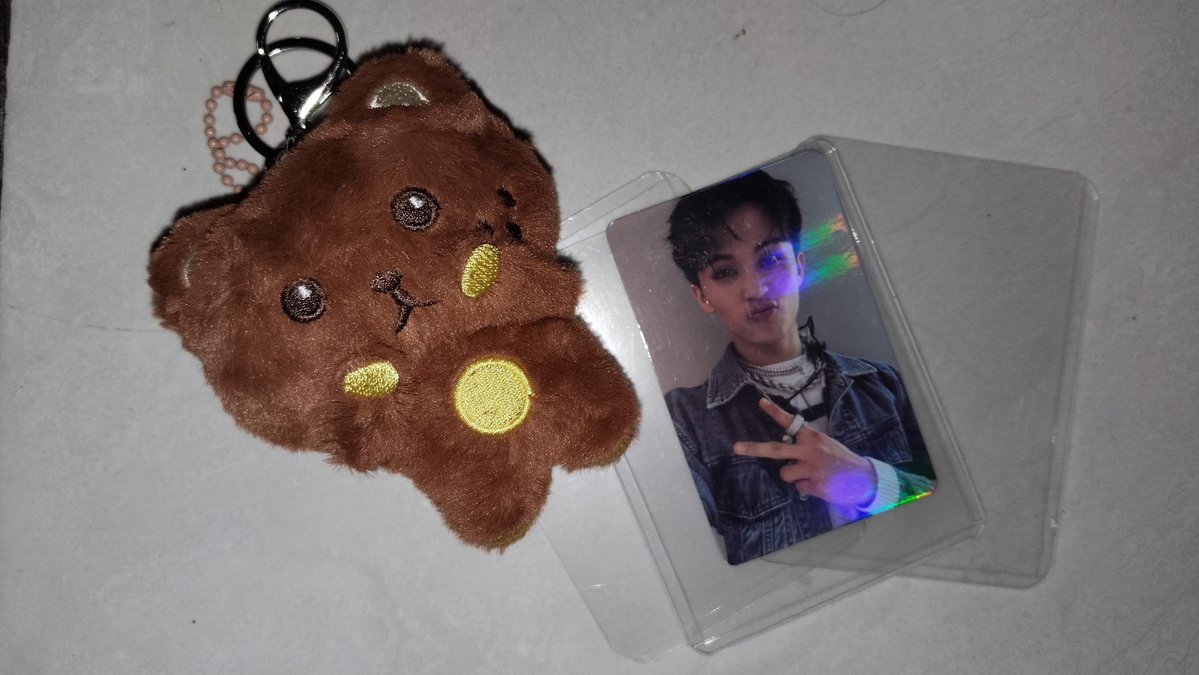 Selvyey_'s tweet photo. Paketnya sudh sampaiii😚🐻🤏
Ada makeu jugaaa🤭
Thankyou kak J @mcouverr 🫶 https://t.co/4uvj9tK6YH