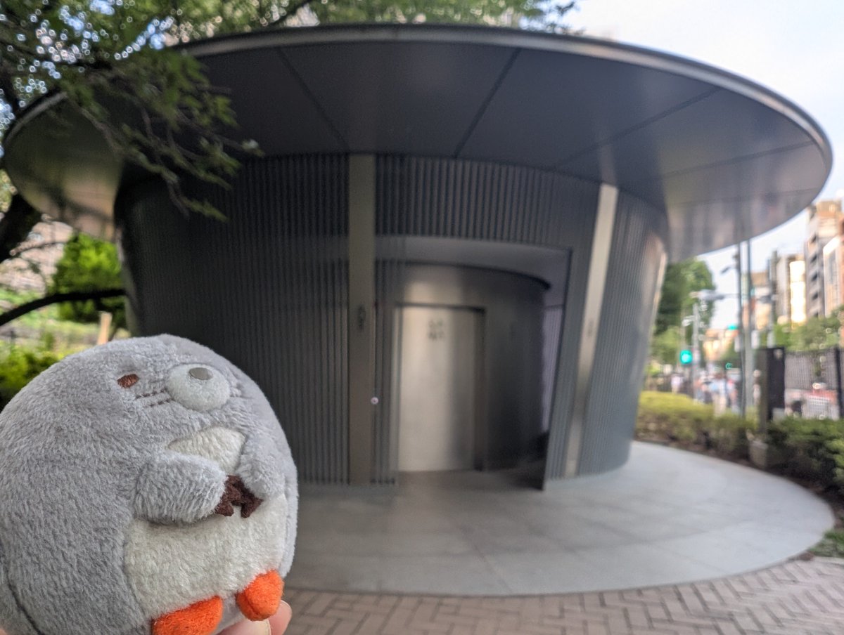 spadewind's tweet photo. 昨日は友人たちとお出かけ!!
PERFECT DAYSの聖地をちょこっと巡ってきたw
写真撮ってる外国の方もいて「もしやあなたも聖地巡りか‥!?」などと思いを馳せた( ˘ω˘ )w https://t.co/18vP2dRYgb
